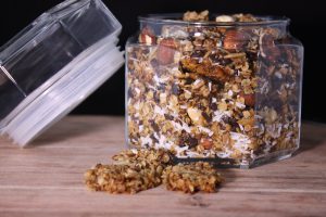 Granola met chocola, noten en kokos