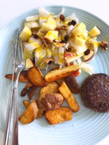 Gebakken aardappeltjes met tartaar en witlof