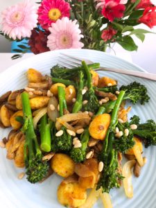 Gnocchi met aspergebroccoli en shoarma
